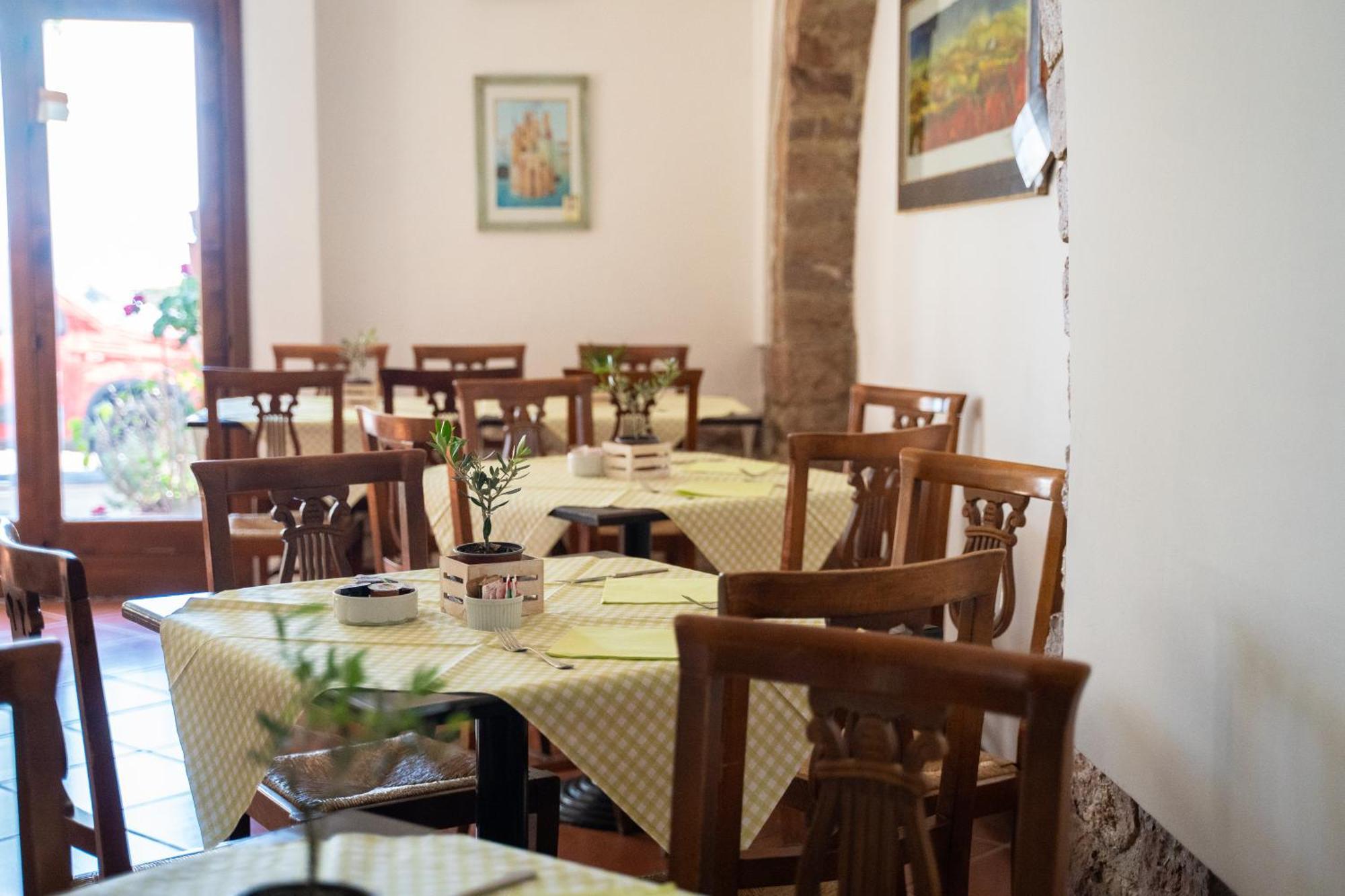 אסיסי Hotel Belvedere מראה חיצוני תמונה