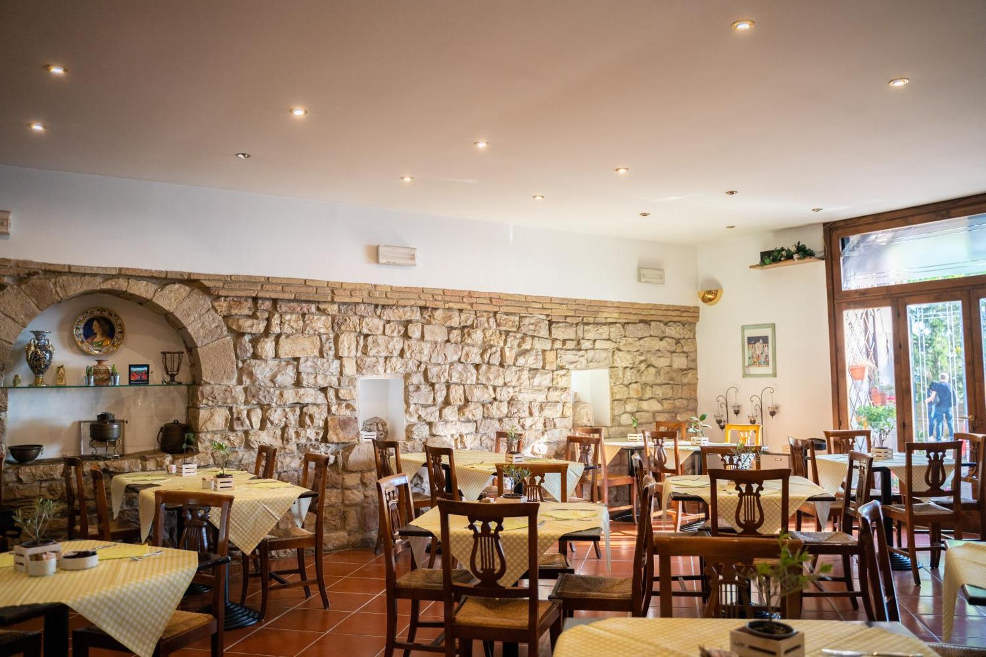 אסיסי Hotel Belvedere מראה חיצוני תמונה