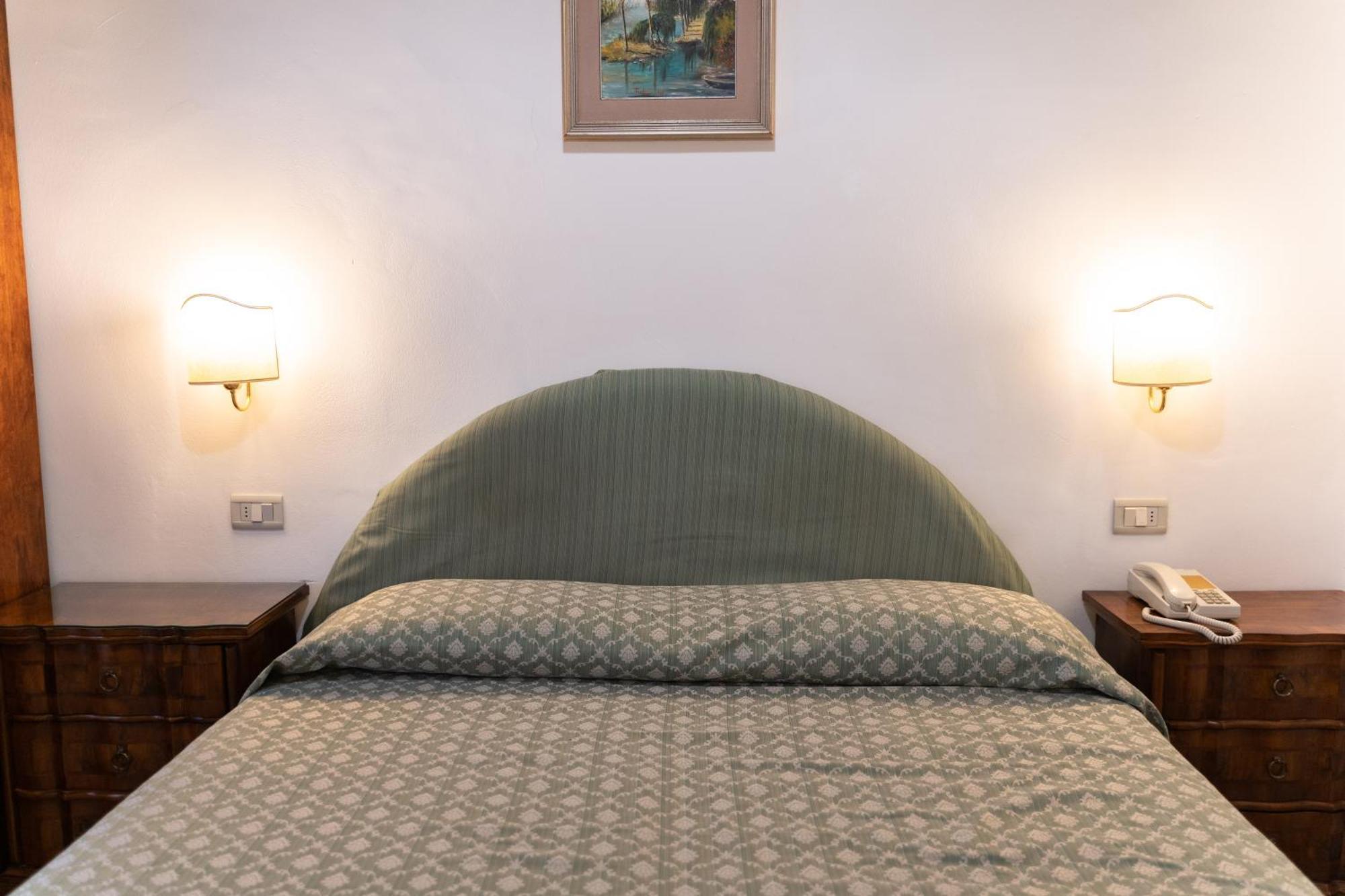 אסיסי Hotel Belvedere מראה חיצוני תמונה