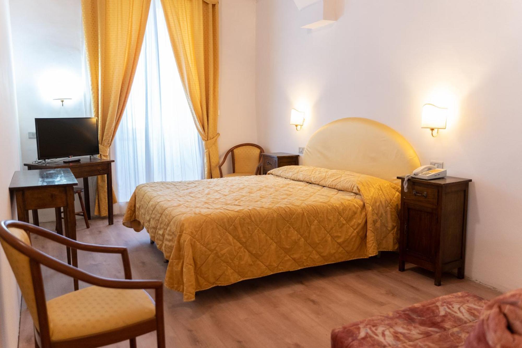 אסיסי Hotel Belvedere מראה חיצוני תמונה