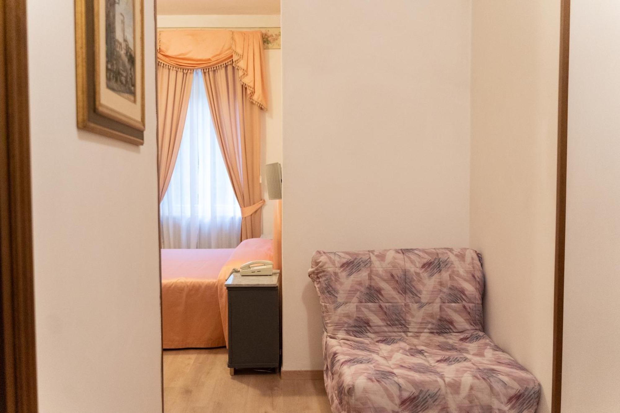 אסיסי Hotel Belvedere מראה חיצוני תמונה